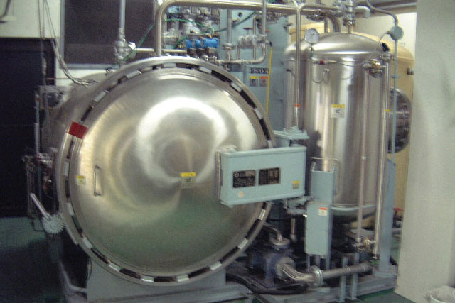 加圧加熱殺菌釜(レトルト釜)